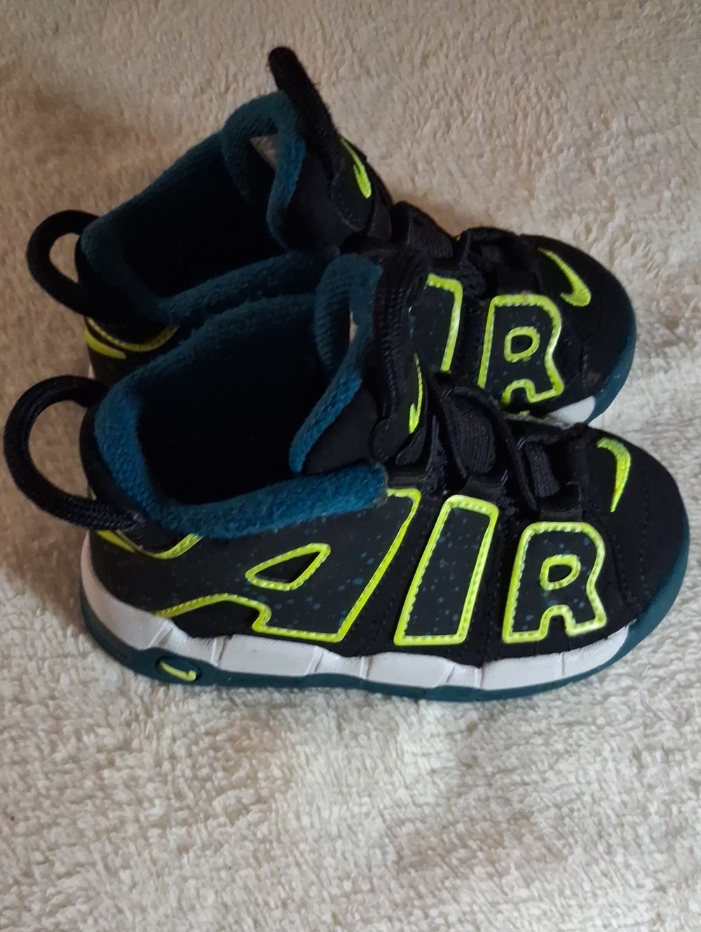 Nike Kids Black & Teal Sneakers with Neon Yellow Accents LIL ONES SIZE 7C